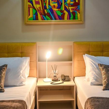 Ett Hometel Kalibo Exterior foto