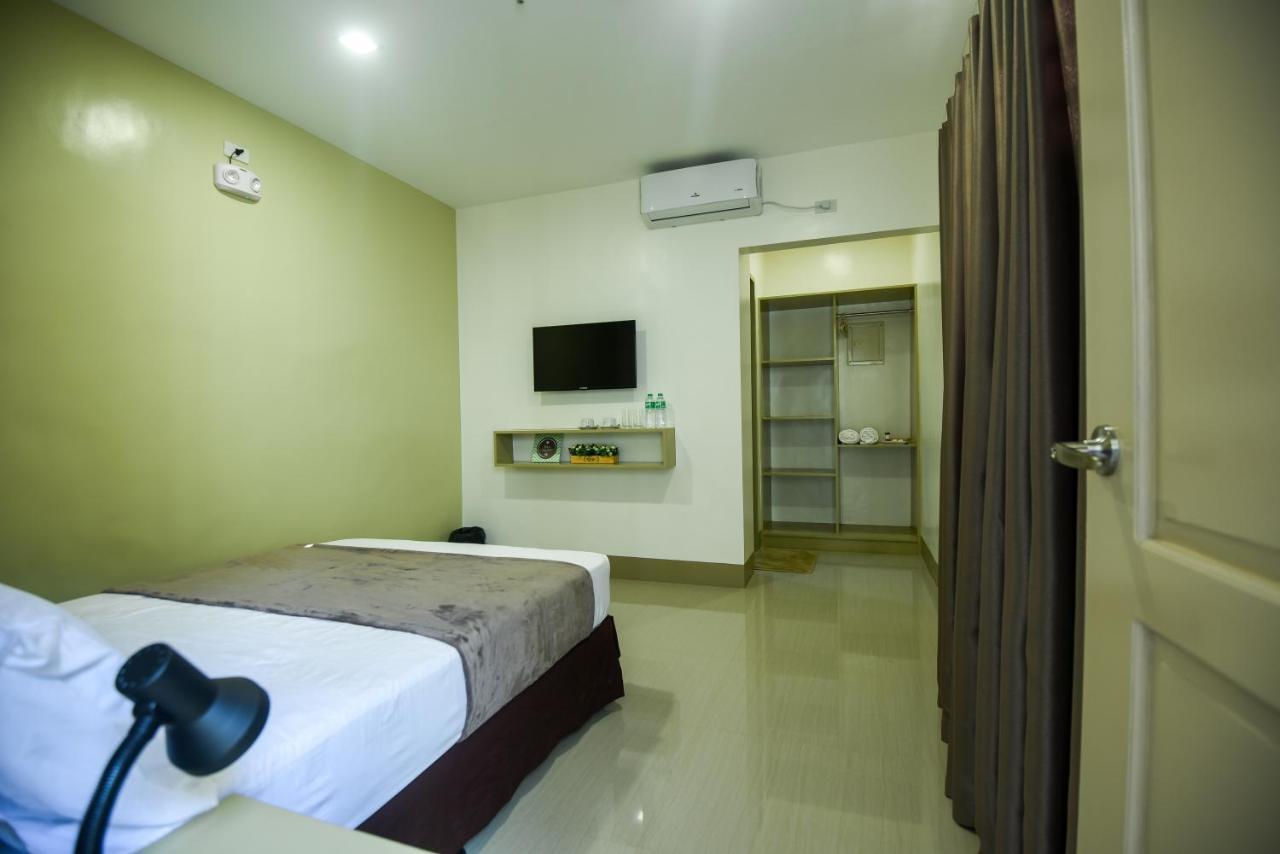 Ett Hometel Kalibo Exterior foto