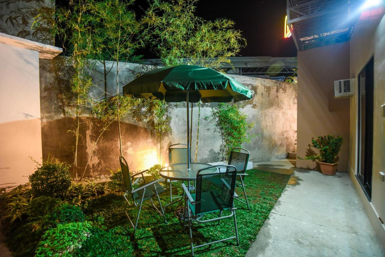 Ett Hometel Kalibo Exterior foto